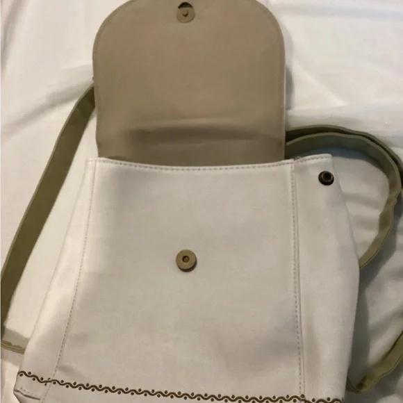 Collectible Piece Danielle Nicole‎ Cream Backpack with Gold Hardware - Picture 4 of 6